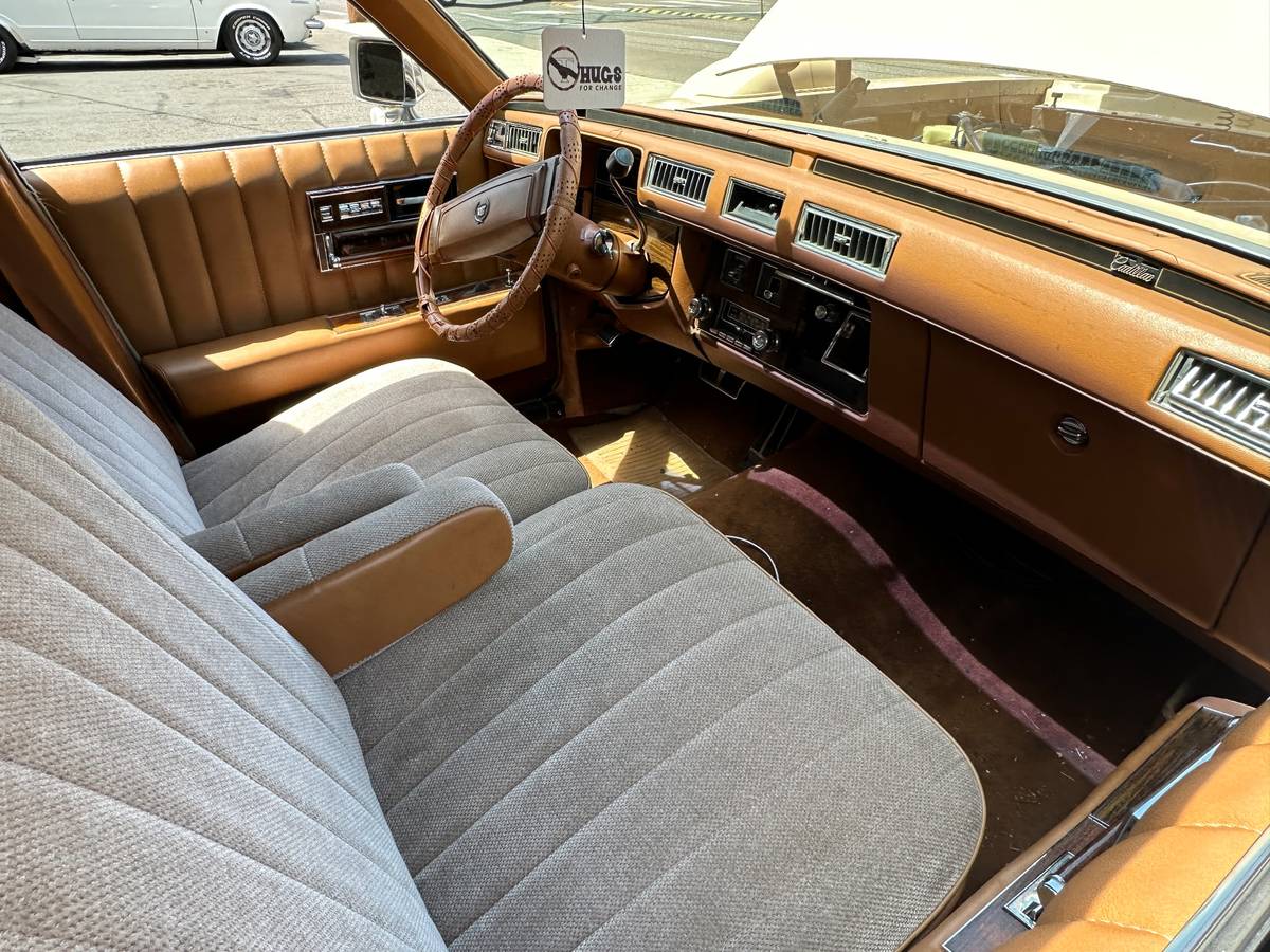 Cadillac-seville-1978-custom-2