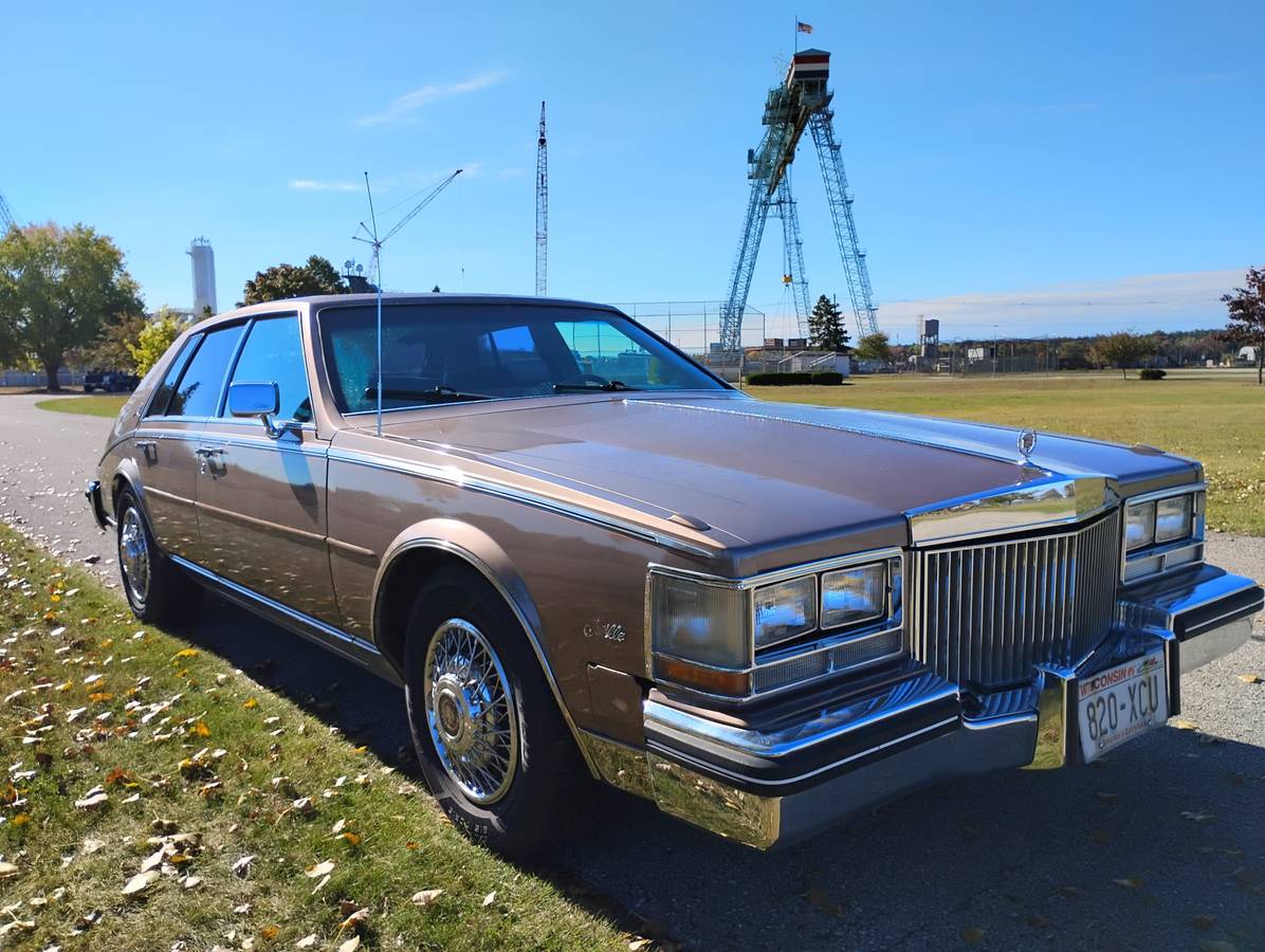 Cadillac-seville-1984-brown