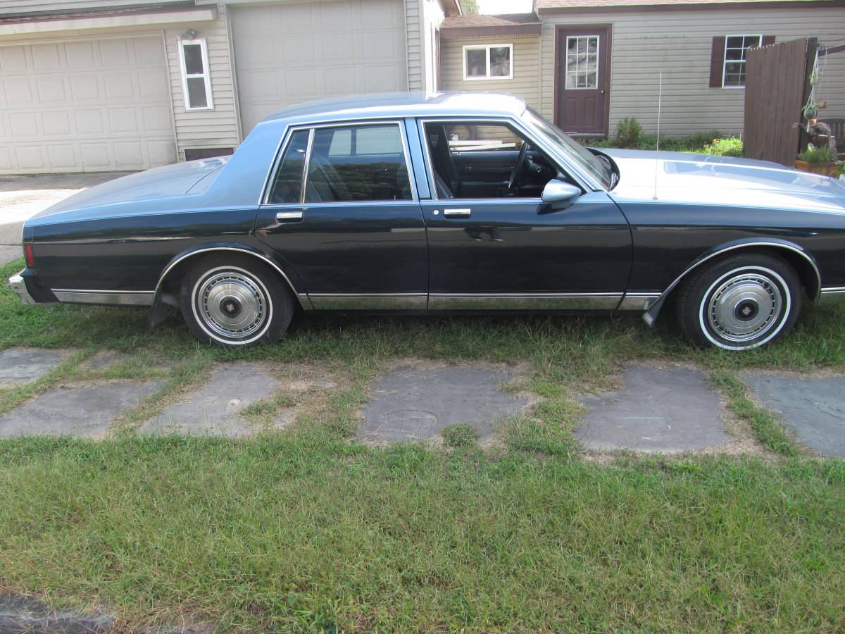 Caprice-classic-1989-blue-4