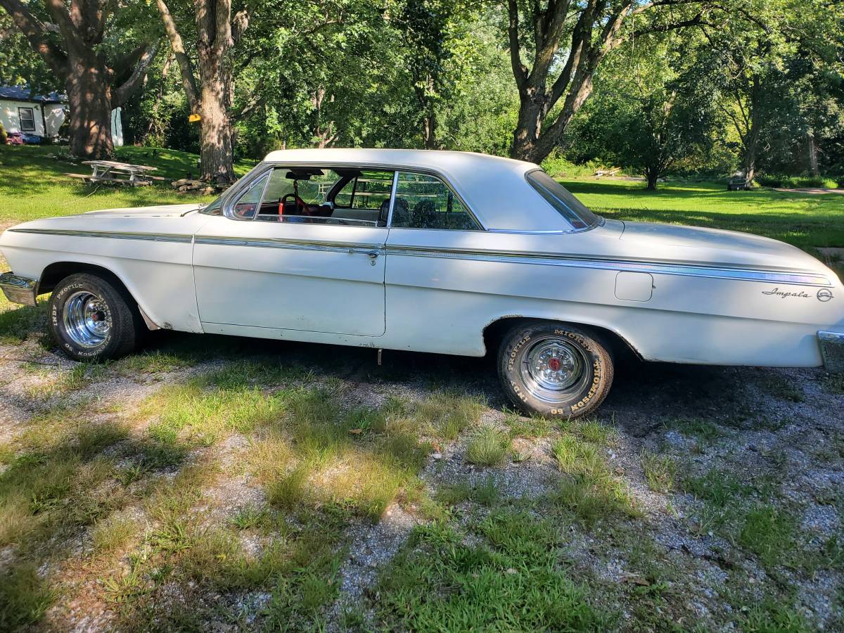Checy-impala-1962-white