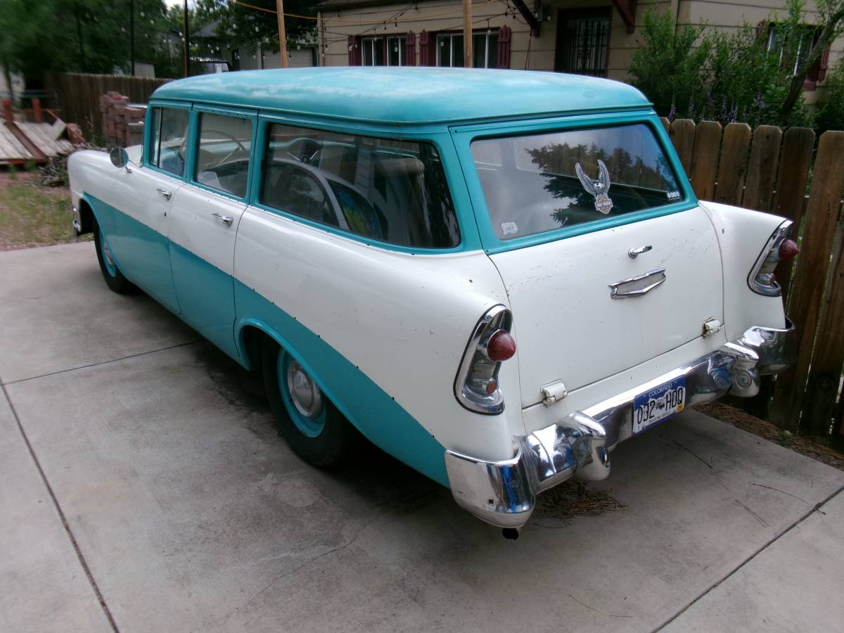 Chev-210-townsman-4-door-station-wagon-1956-1