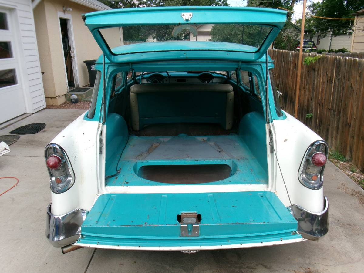 Chev-210-townsman-4-door-station-wagon-1956-2