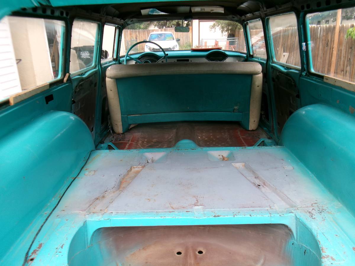Chev-210-townsman-4-door-station-wagon-1956-3