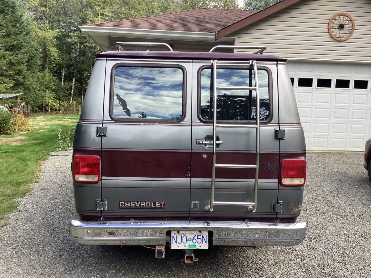 Chev-van-1988-custom-1