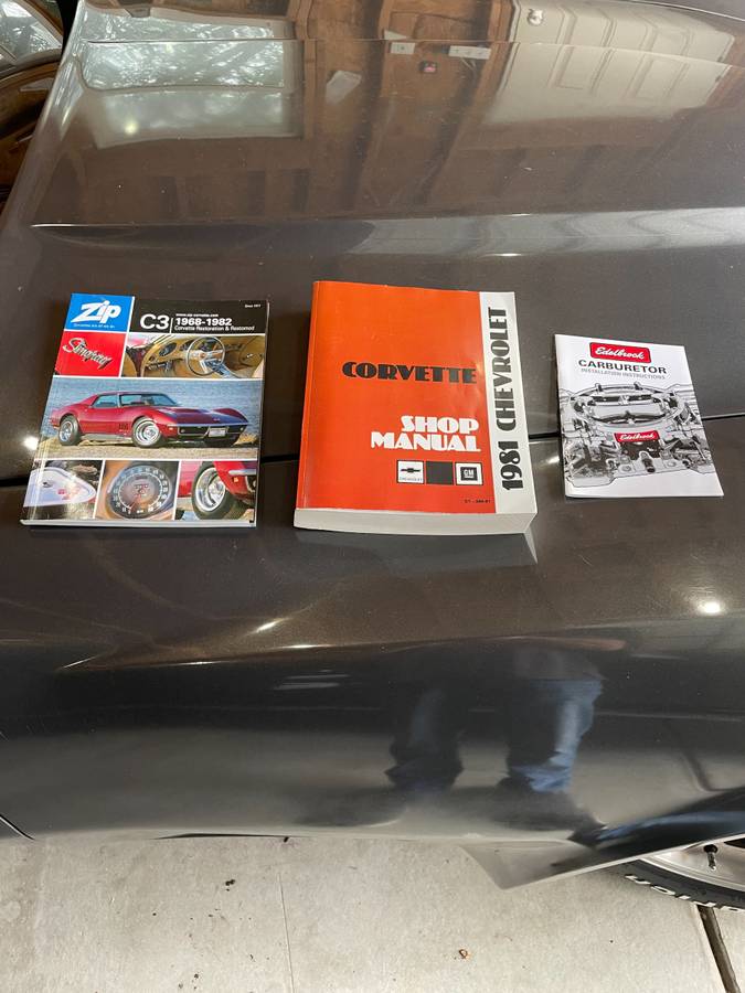 Cheverolet-corvette-1981-grey-13