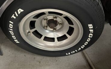 Cheverolet-corvette-1981-grey-15