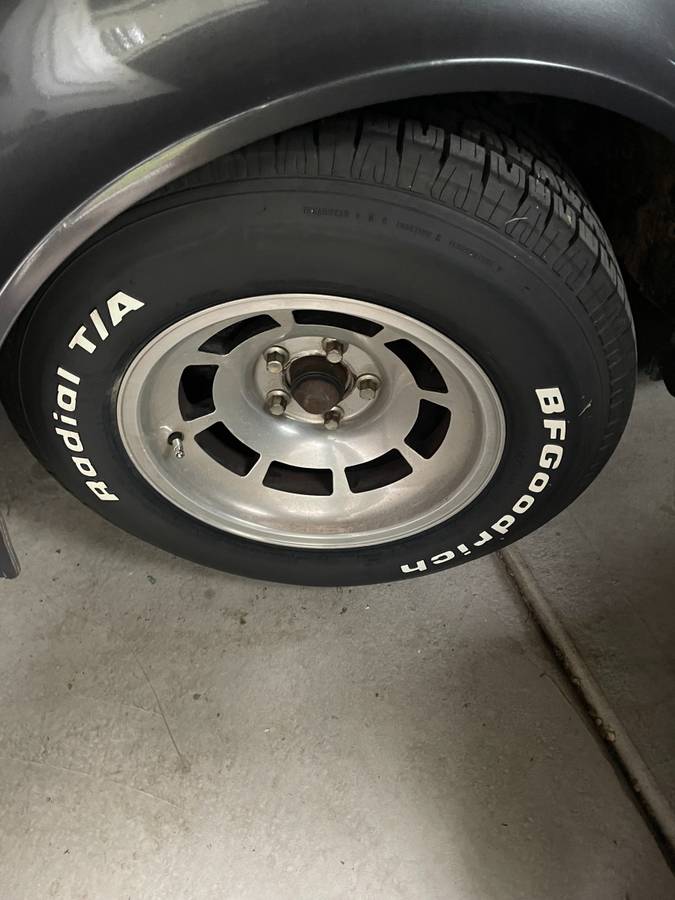 Cheverolet-corvette-1981-grey-15