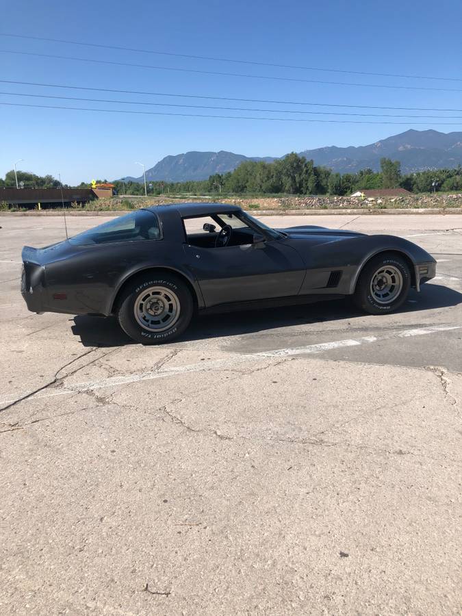 Cheverolet-corvette-1981-grey-2