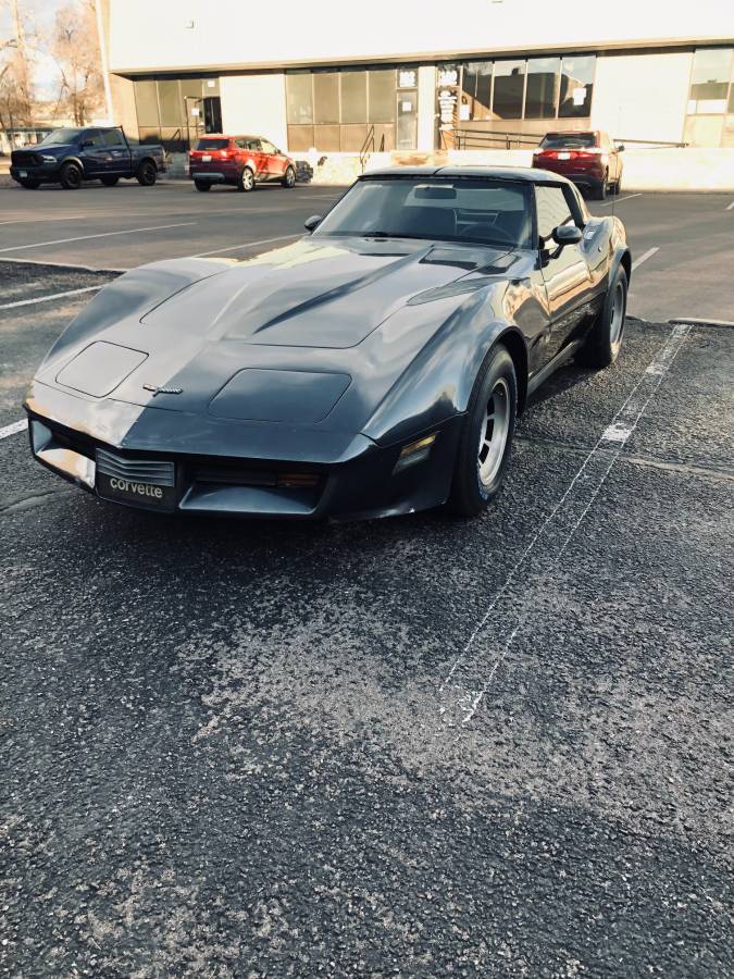 Cheverolet-corvette-1981-grey-3