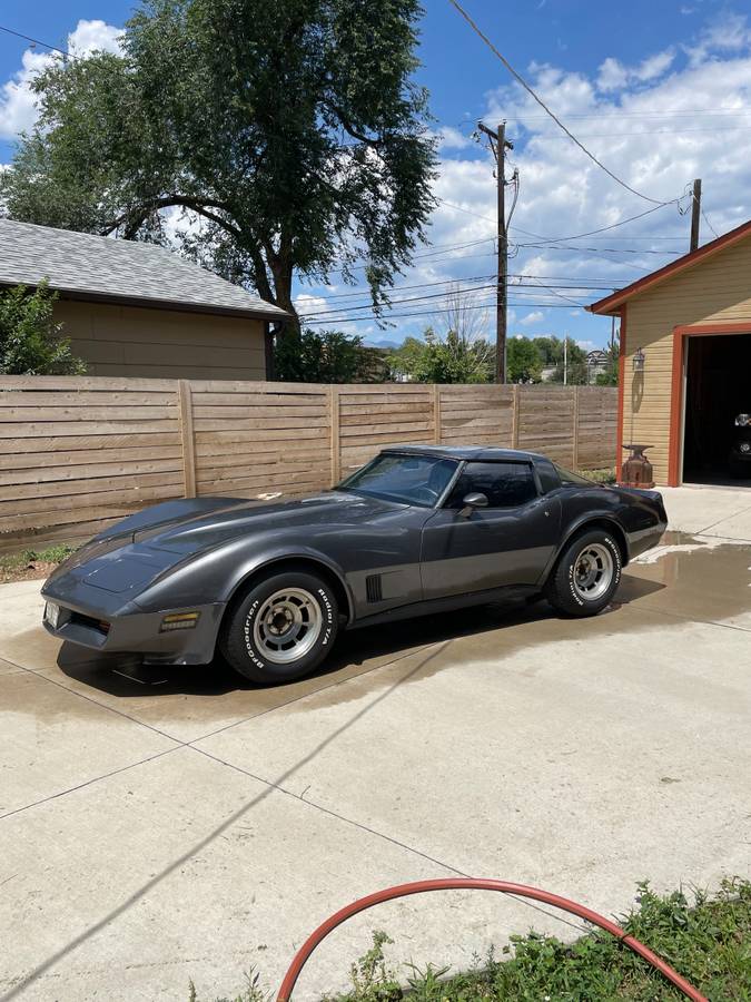 Cheverolet-corvette-1981-grey-5