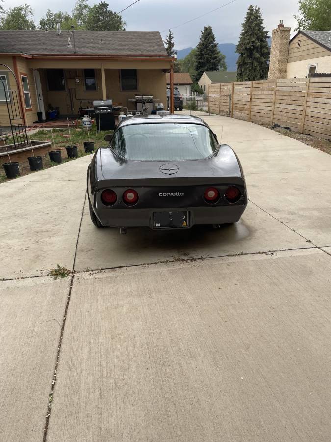 Cheverolet-corvette-1981-grey-6