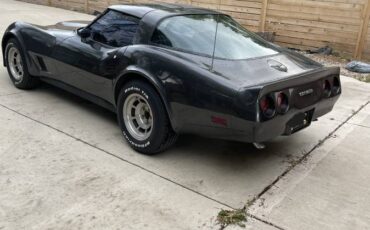 Cheverolet-corvette-1981-grey-7