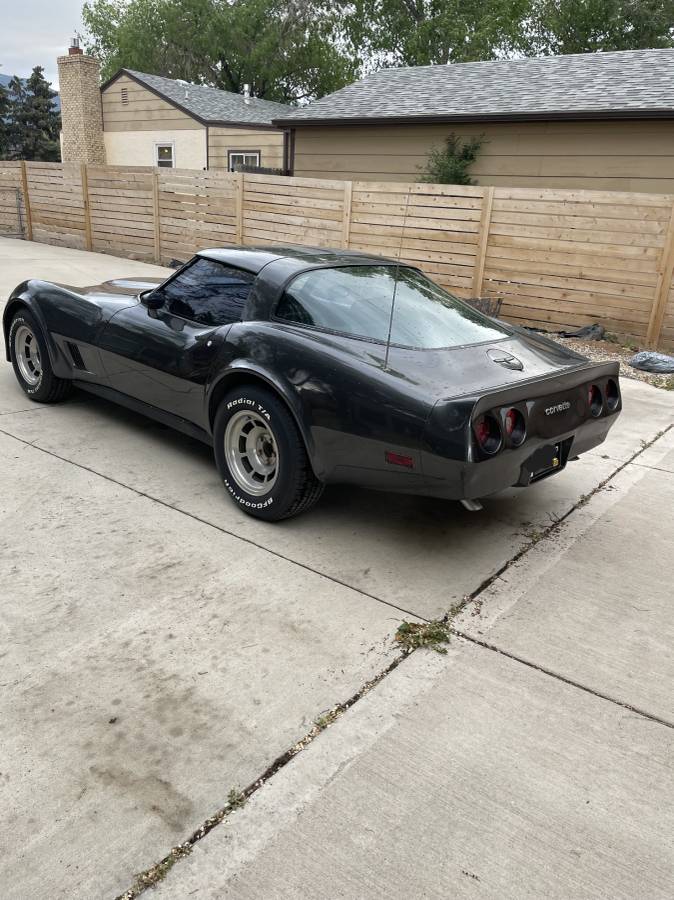 Cheverolet-corvette-1981-grey-7