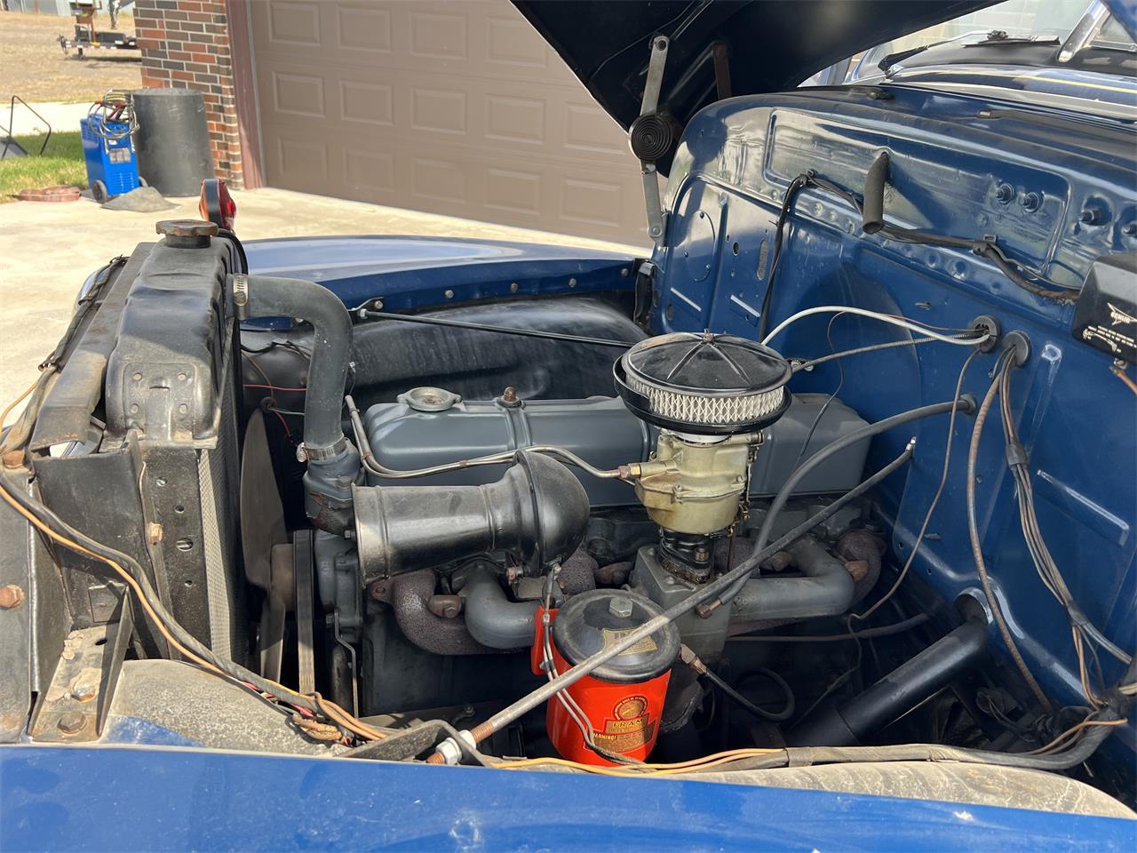 Chevrolet-1-ton-pickup-1951-Blue-Red-seat-10