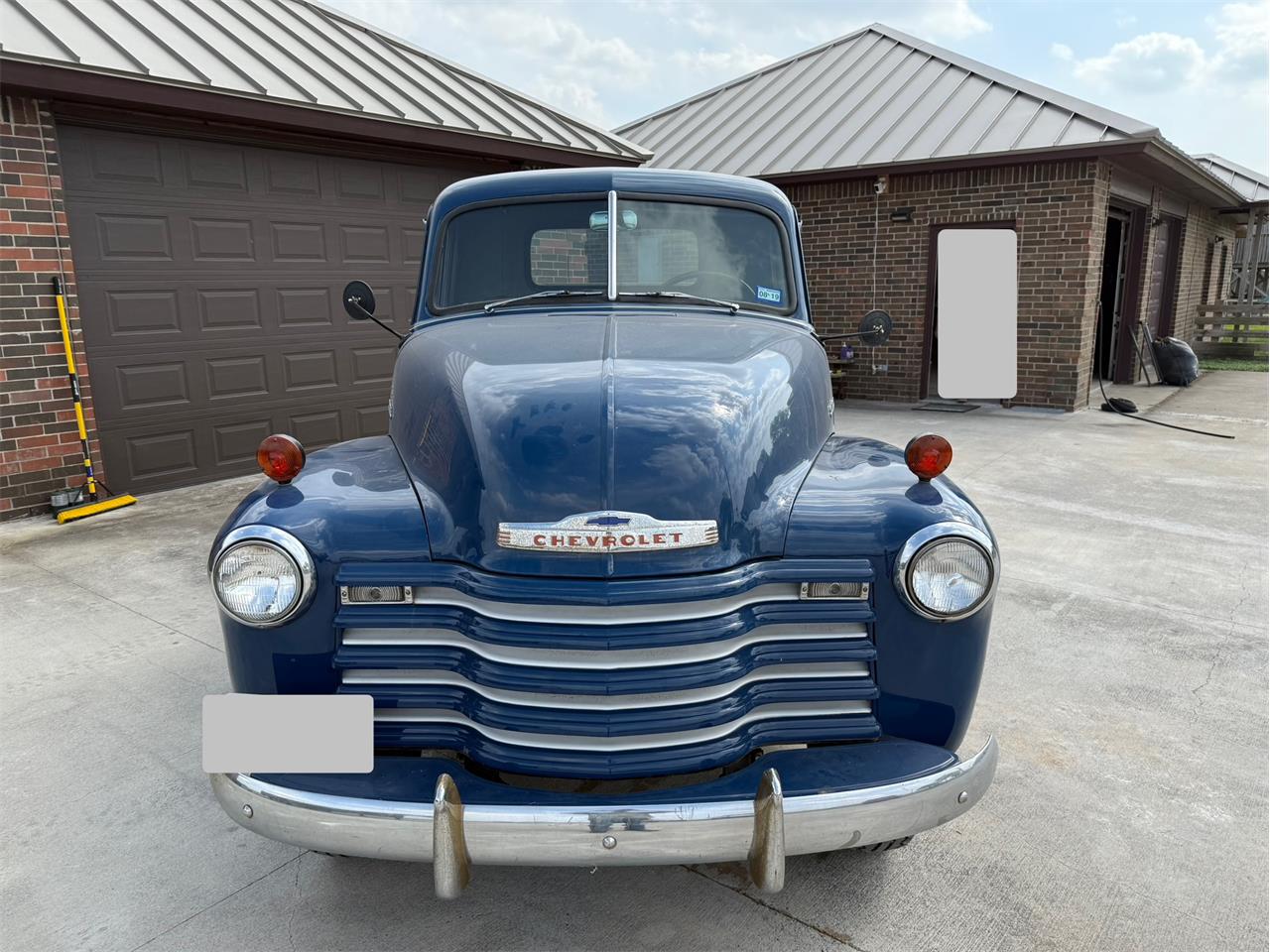 Chevrolet-1-ton-pickup-1951-Blue-Red-seat-12