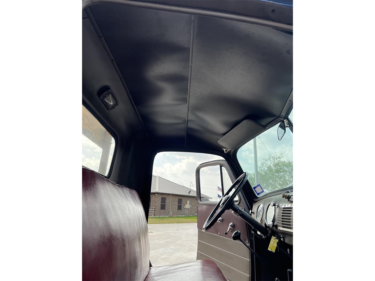 Chevrolet-1-ton-pickup-1951-Blue-Red-seat-13