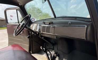 Chevrolet-1-ton-pickup-1951-Blue-Red-seat-15