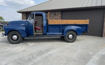 Chevrolet-1-ton-pickup-1951-Blue-Red-seat-2