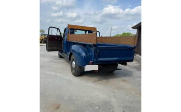 Chevrolet-1-ton-pickup-1951-Blue-Red-seat-3