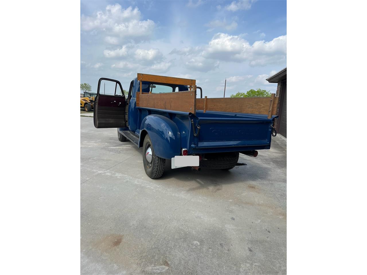 Chevrolet-1-ton-pickup-1951-Blue-Red-seat-3