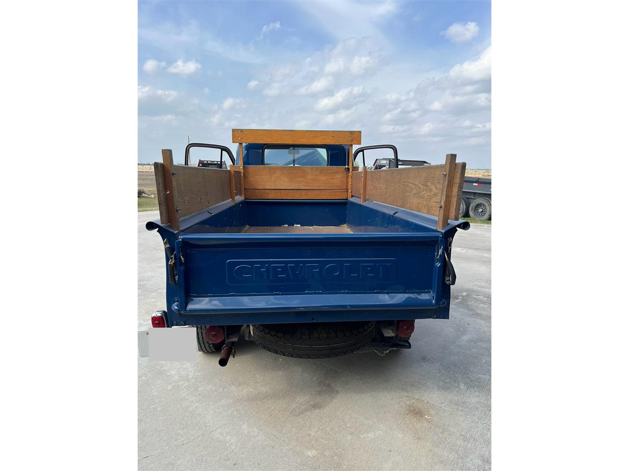 Chevrolet-1-ton-pickup-1951-Blue-Red-seat-4
