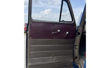 Chevrolet-1-ton-pickup-1951-Blue-Red-seat-7