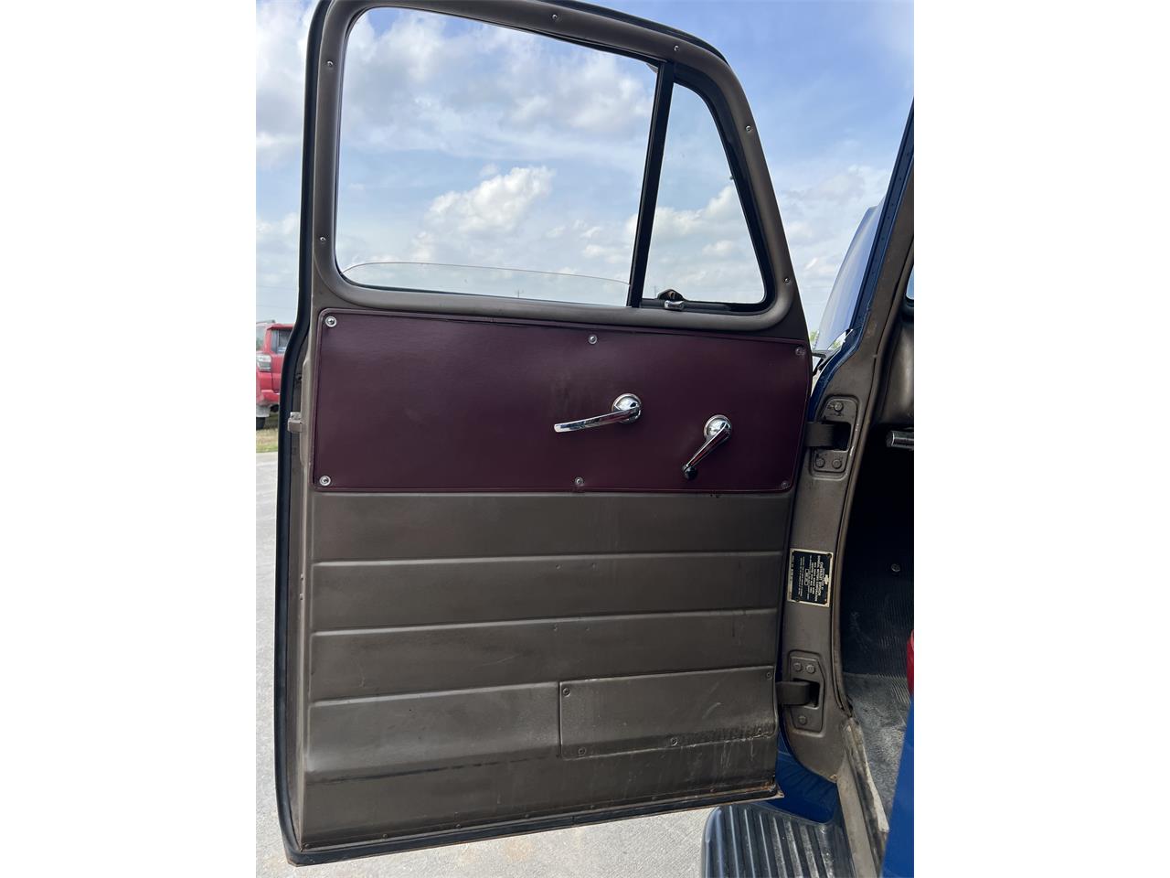 Chevrolet-1-ton-pickup-1951-Blue-Red-seat-7