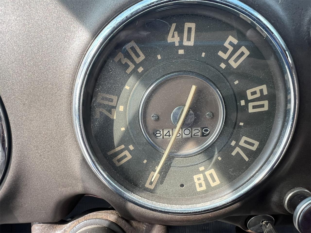 Chevrolet-1-ton-pickup-1951-Blue-Red-seat-9