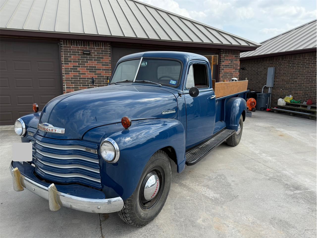 Chevrolet-1-ton-pickup-1951-Blue-Red-seat