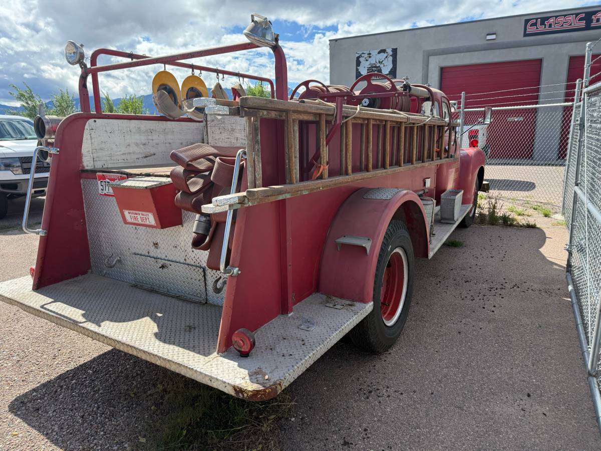 Chevrolet-1949-red-3