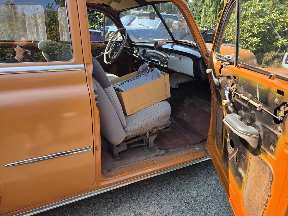 Chevrolet-1951-orange-10