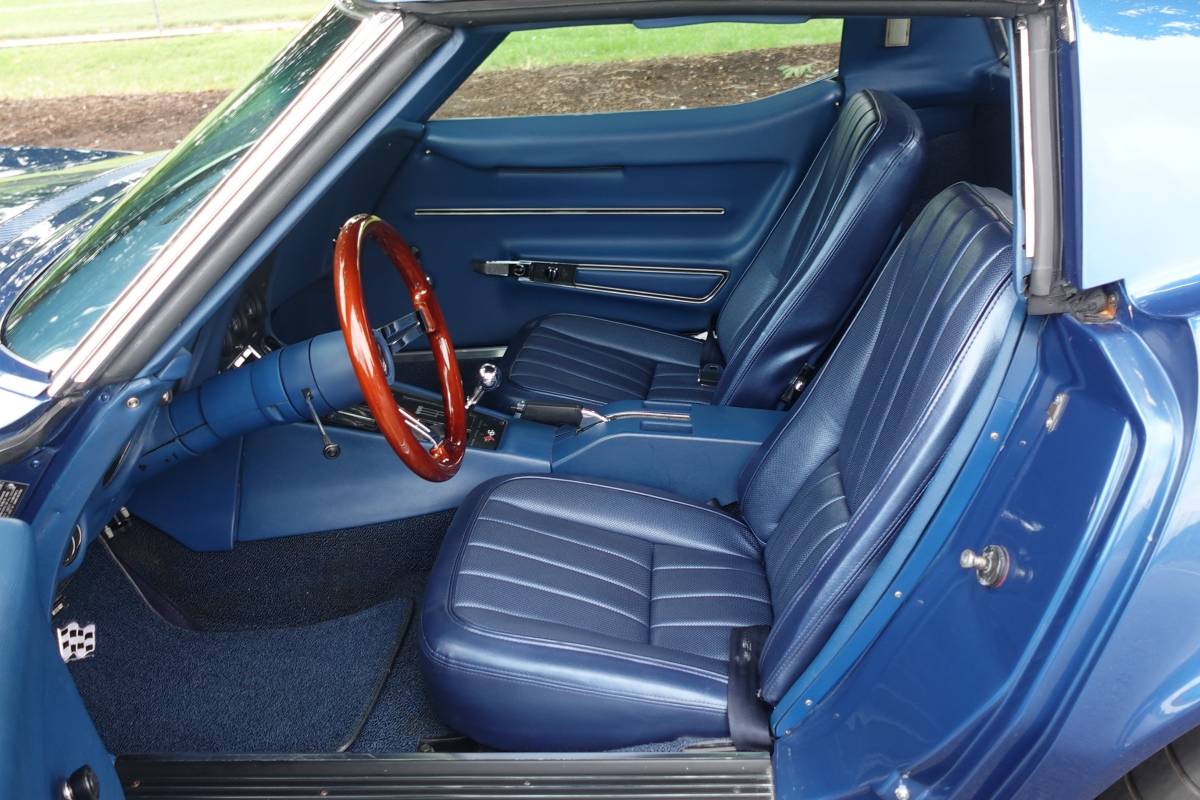Chevrolet-1968-blue-17