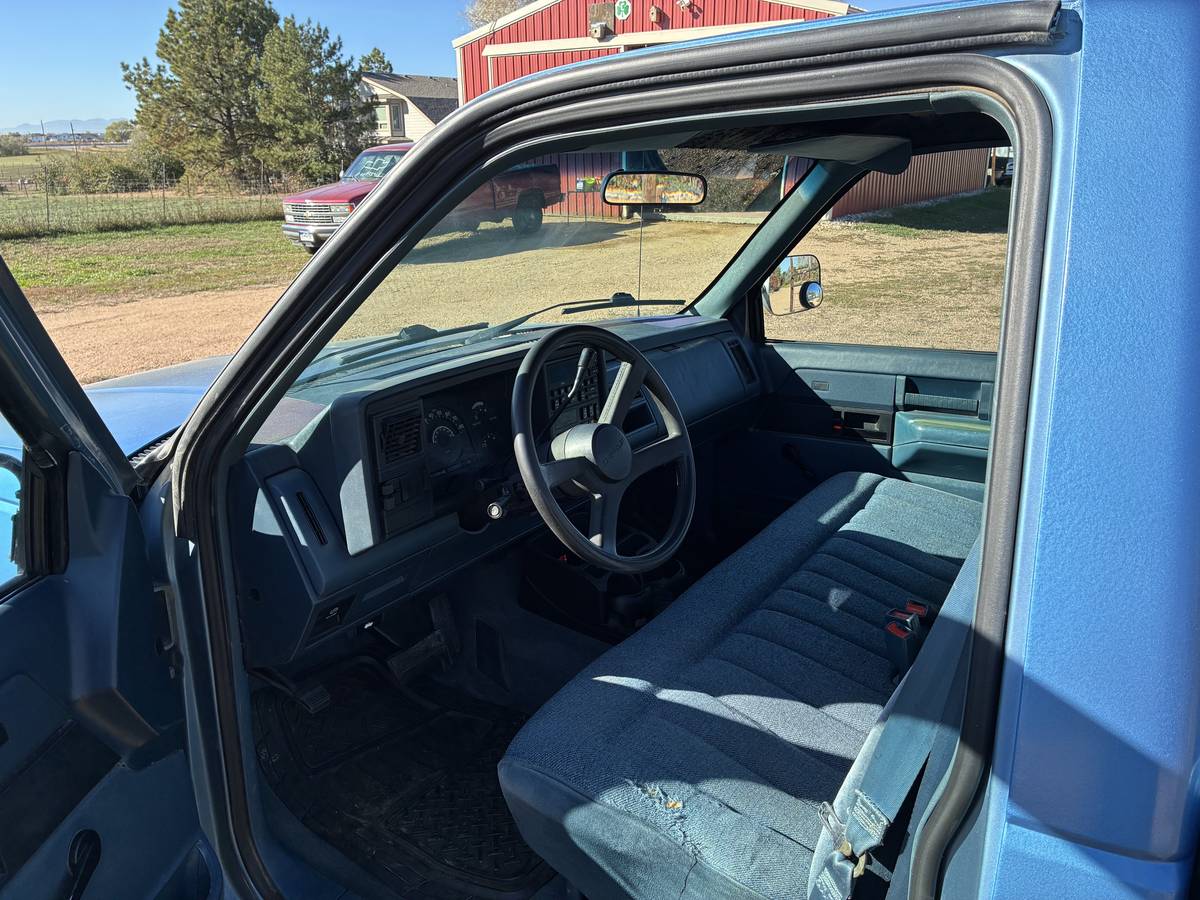 Chevrolet-1988-blue-16