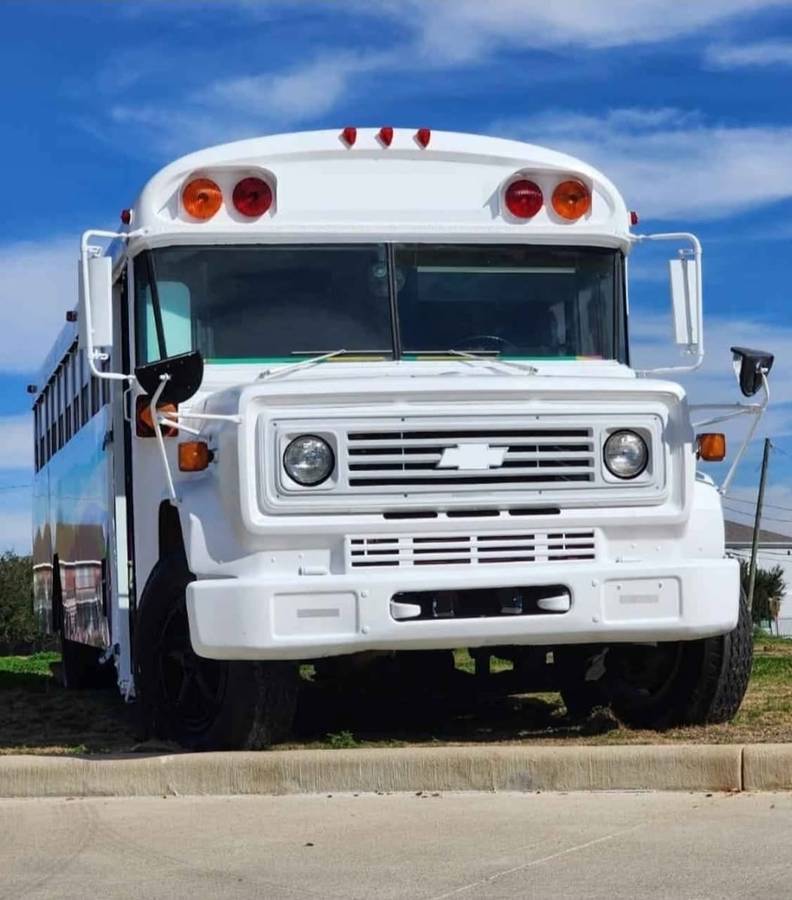 Chevrolet-1990-white-1
