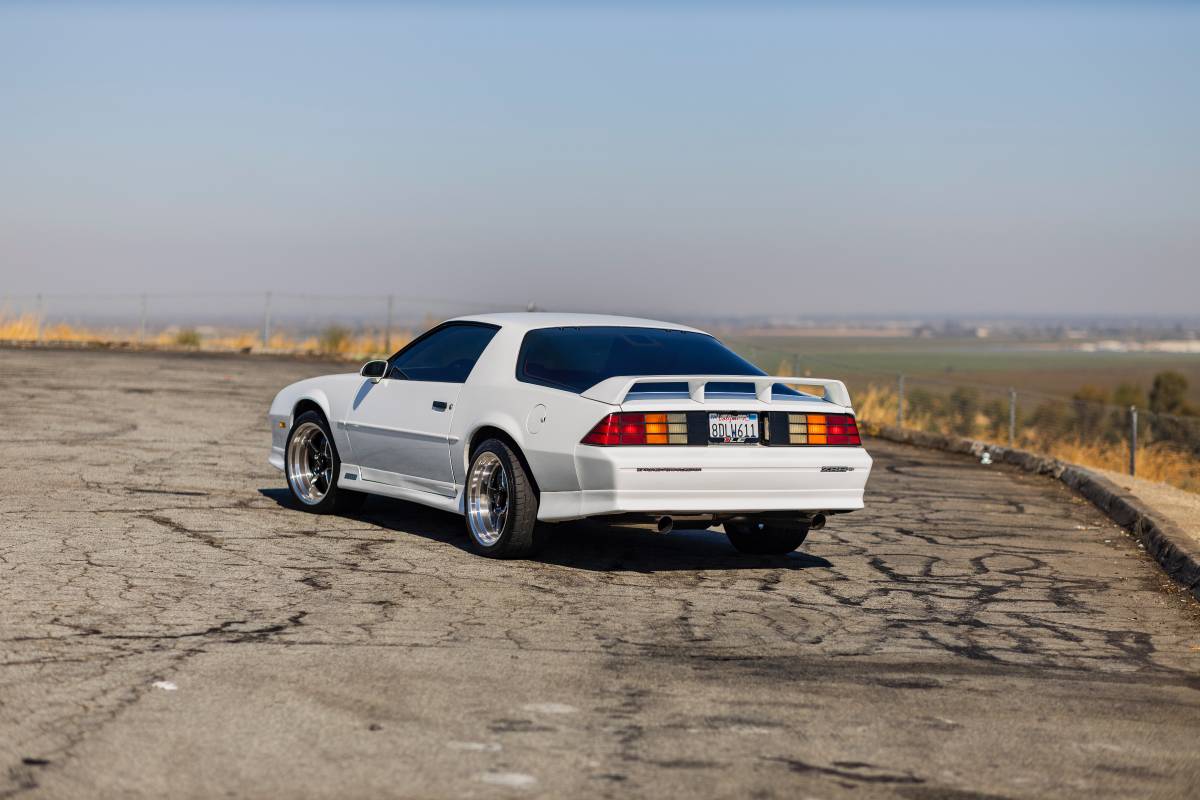 Chevrolet-1991-white-4