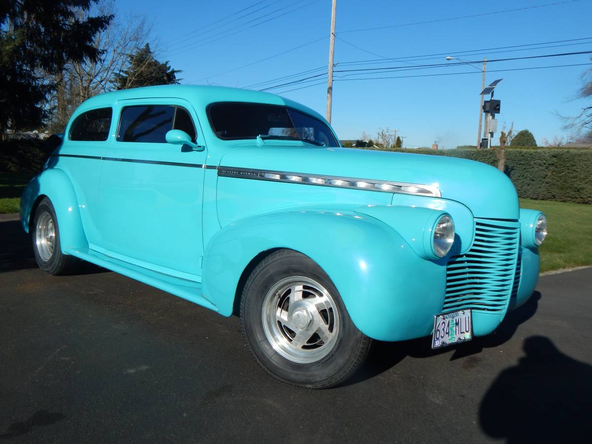 Chevrolet-2-door-sedan-1940-custom-1