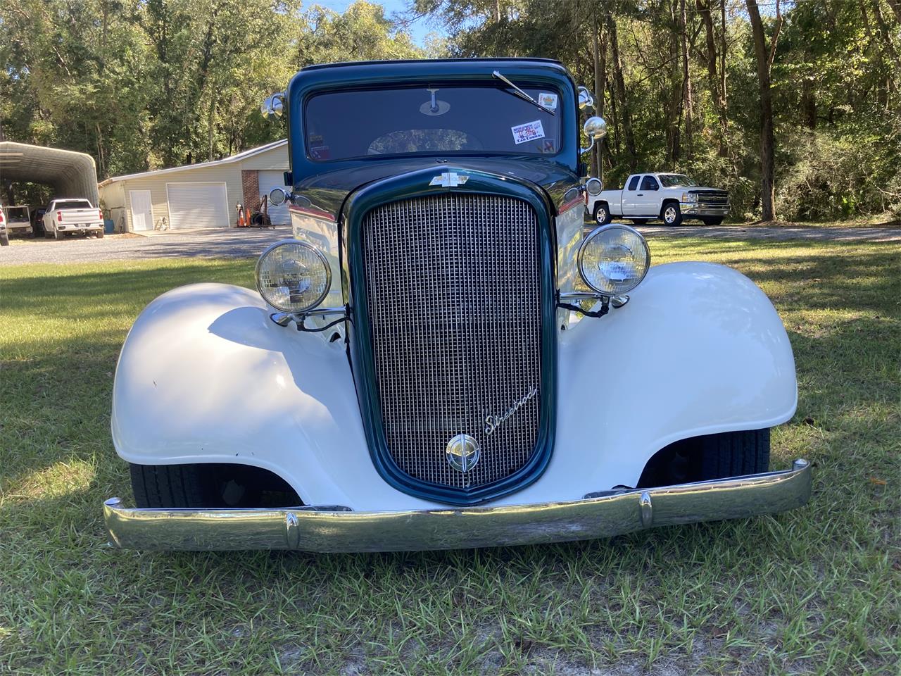 Chevrolet-2-dr-sedan-1935-White-Gray-1