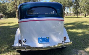 Chevrolet-2-dr-sedan-1935-White-Gray-3