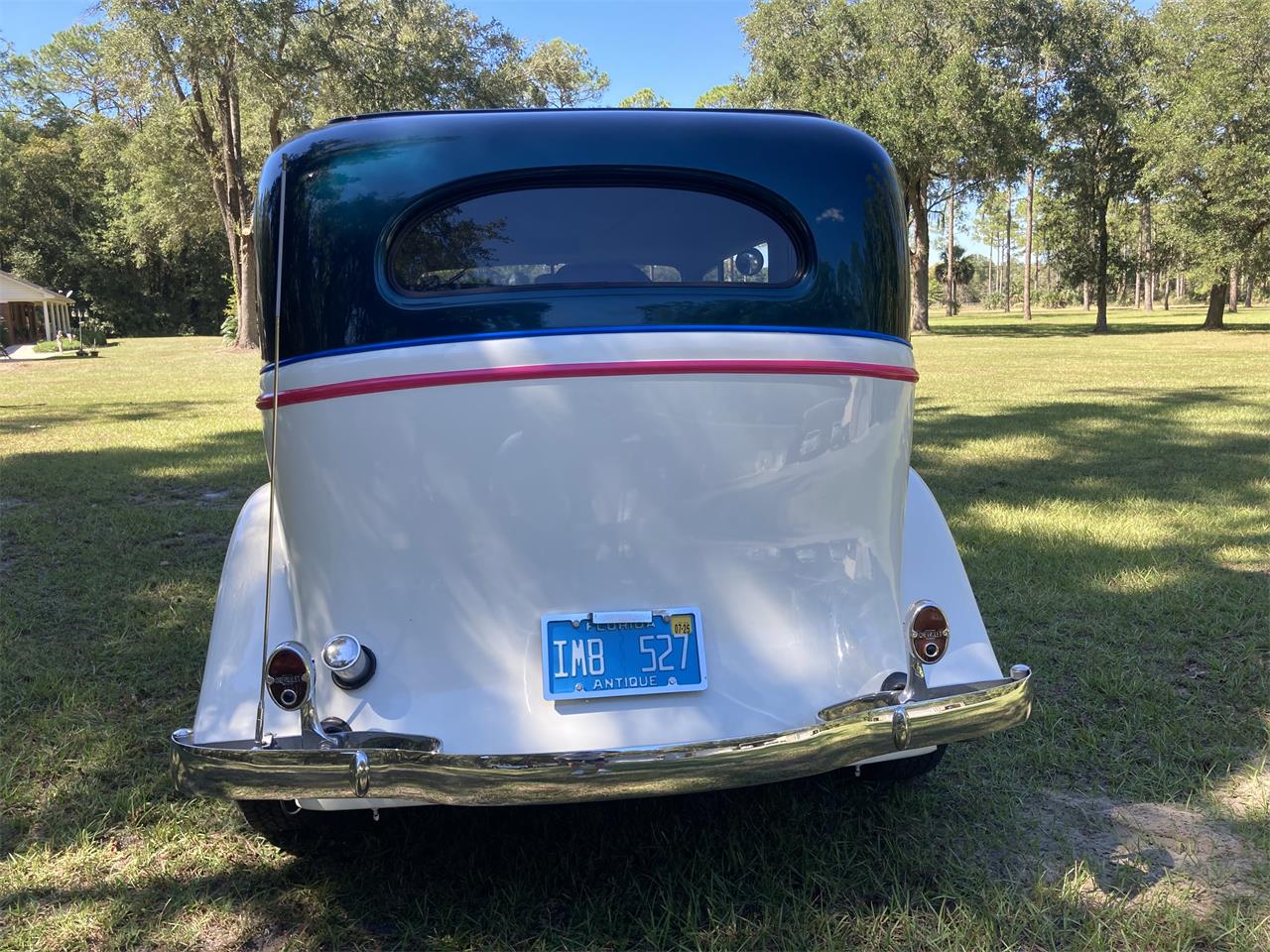 Chevrolet-2-dr-sedan-1935-White-Gray-3