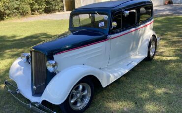 Chevrolet-2-dr-sedan-1935-White-Gray