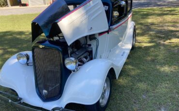 Chevrolet-2-dr-sedan-1935-White-Gray-9
