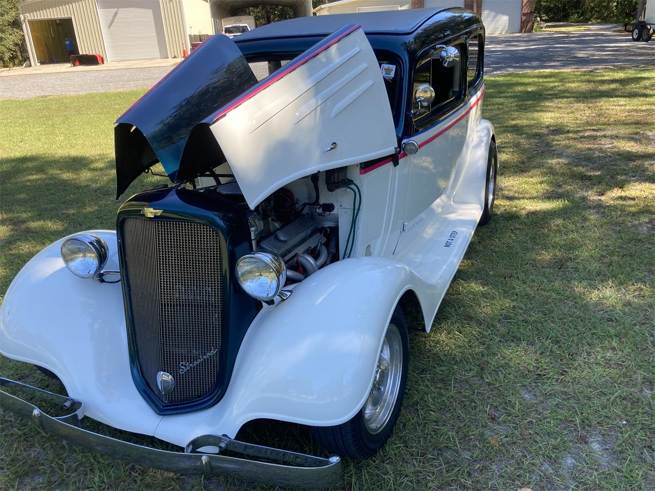 Chevrolet-2-dr-sedan-1935-White-Gray-9