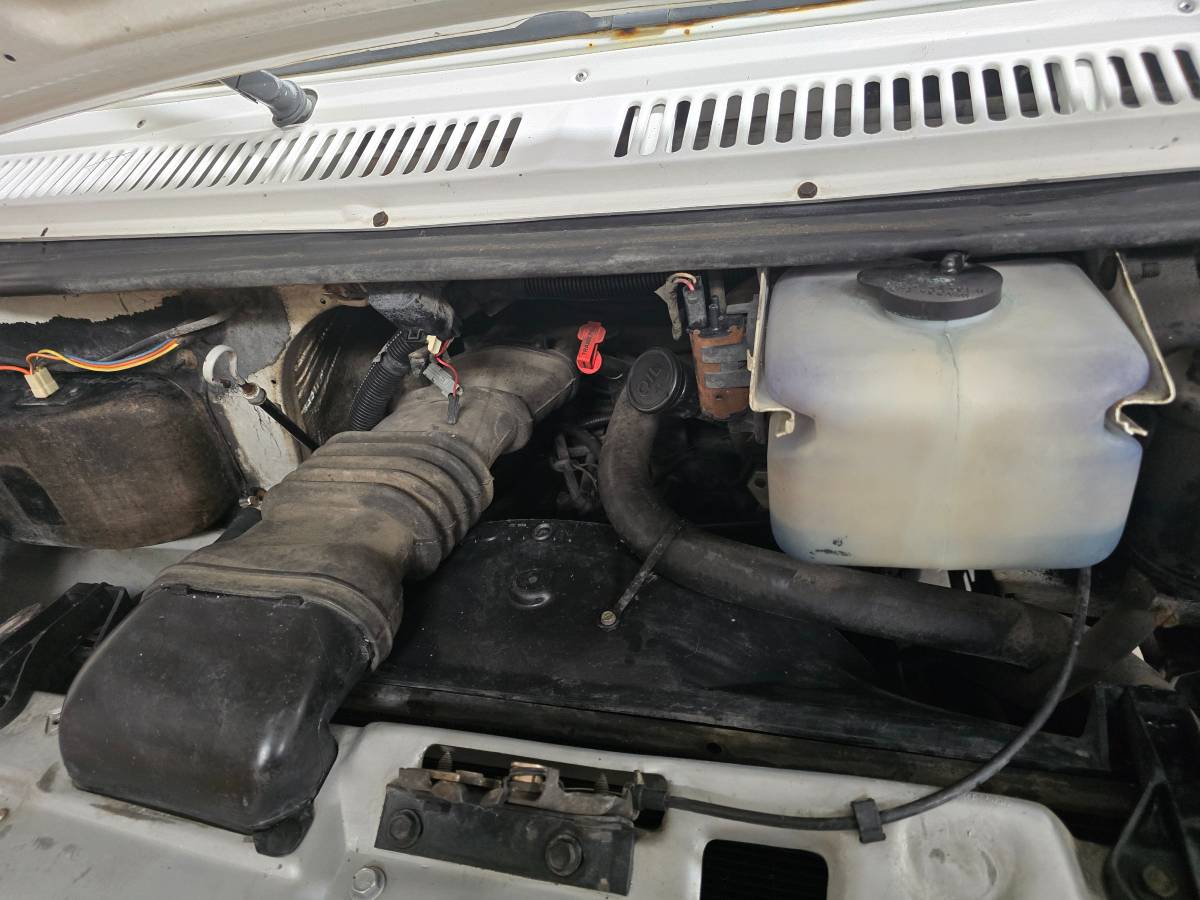 Chevrolet-20-cargo-van-1991-white-21