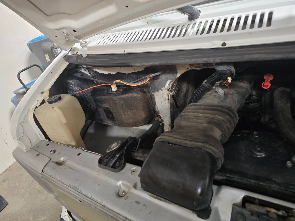 Chevrolet-20-cargo-van-1991-white-22