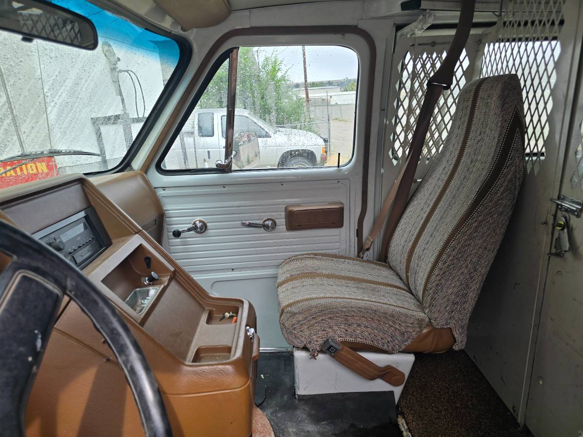 Chevrolet-20-cargo-van-1991-white-4