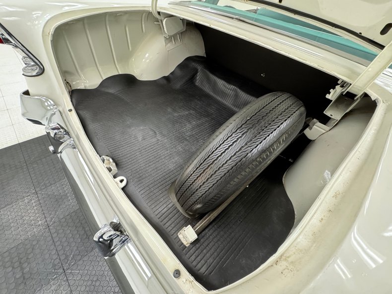 Chevrolet-210-1956-India-Ivory-Turquoise-36