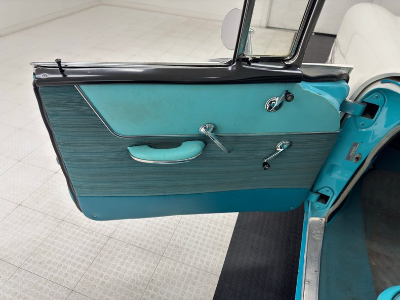 Chevrolet-210-1956-India-Ivory-Turquoise-38