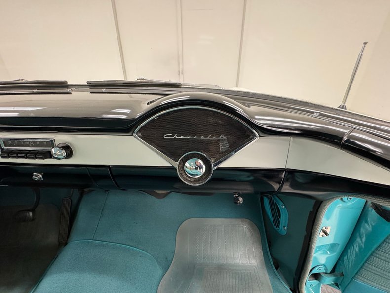 Chevrolet-210-1956-India-Ivory-Turquoise-46
