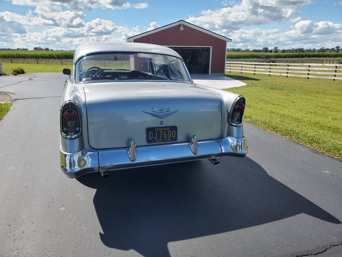 Chevrolet-210-1956-green-14