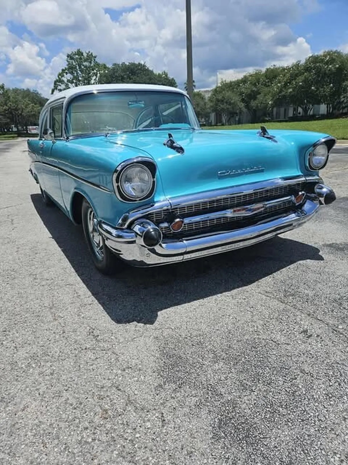 Chevrolet-210-1957-Turquoise-amp-White-Light-Blue-amp-White-14